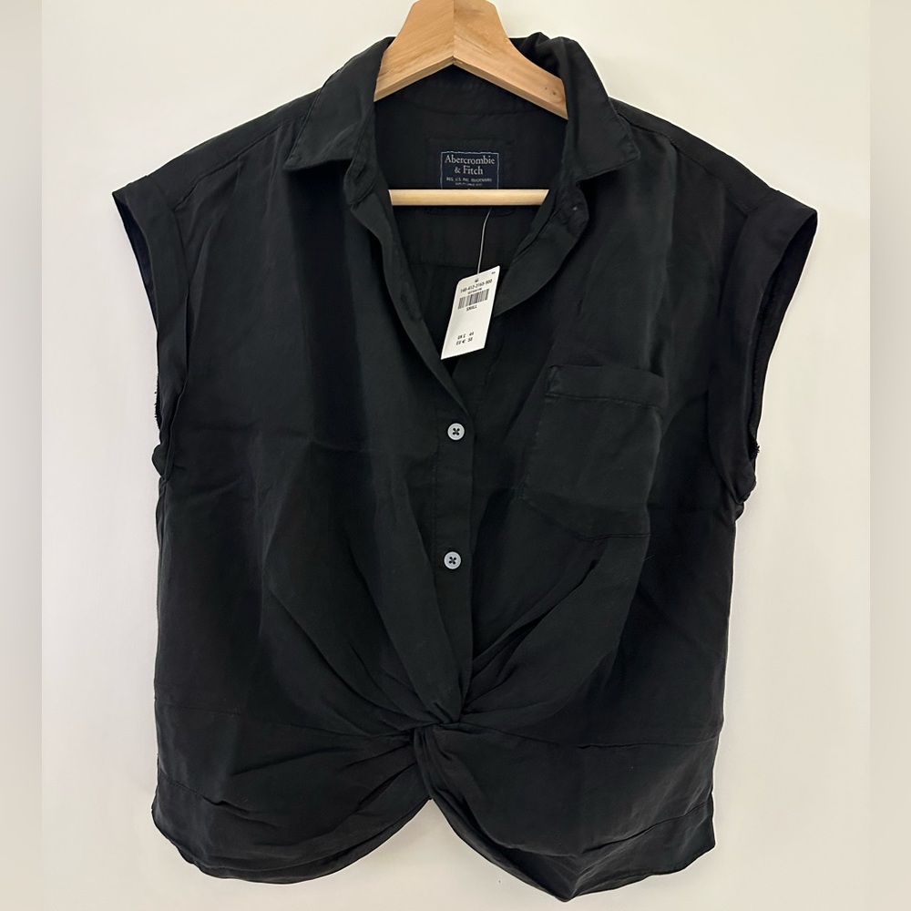 BNWT- Abercrombie & Fitch Front Tie/Twist Black Office Siren Dress Shirt Blouse